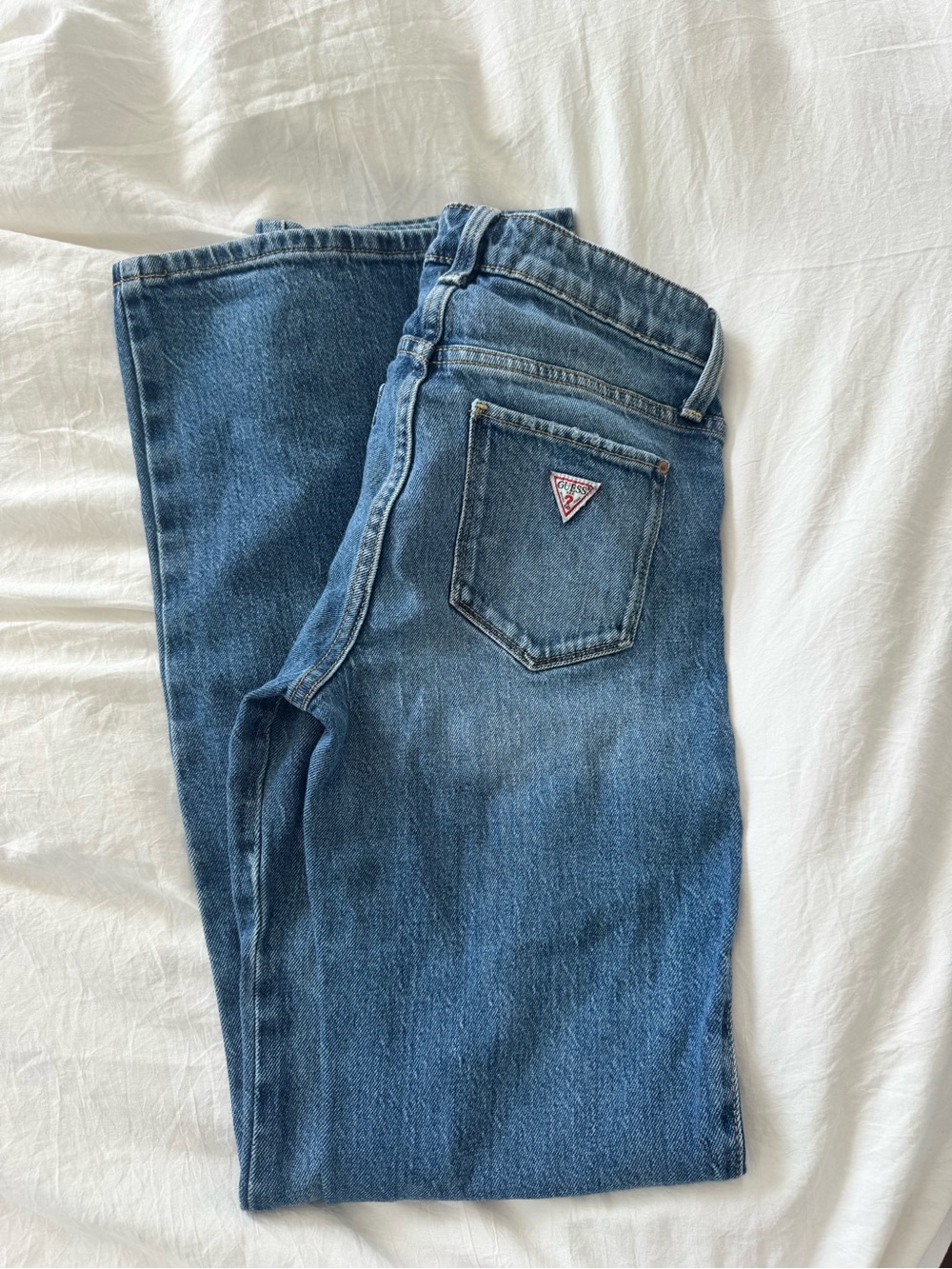 Guess Women's Straight-Leg Jeans in Blue with Triangle Logo